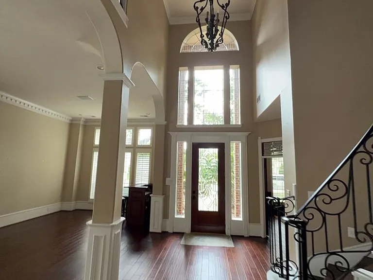 16410 Emilia Ct — Photo 2