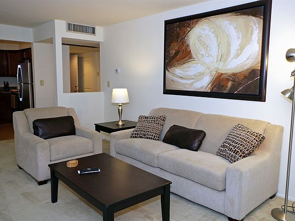 3rd image of 2389 Somerset Blvd APT 205