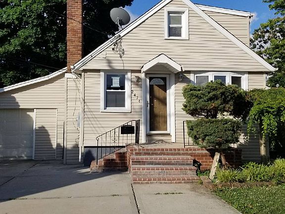4th image of 2474 6th St