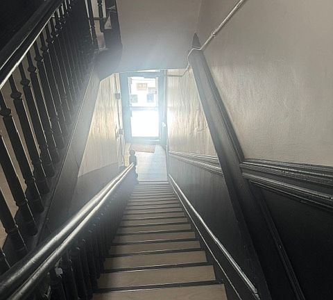4th image of 900 Summit Ave #8
