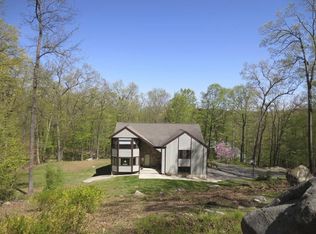 8 Fawn Crest Dr, New Fairfield, CT 06812