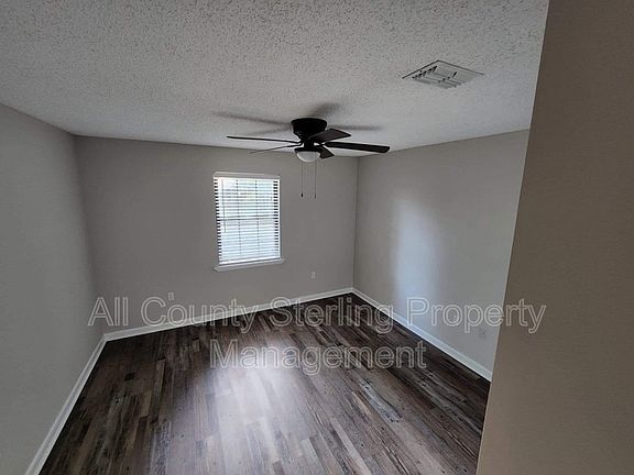 5th image of 130 SE Rachel Way #102