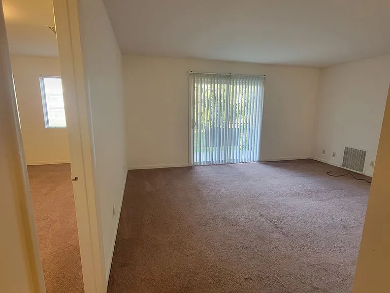 300 Jefferson St — Photo 18