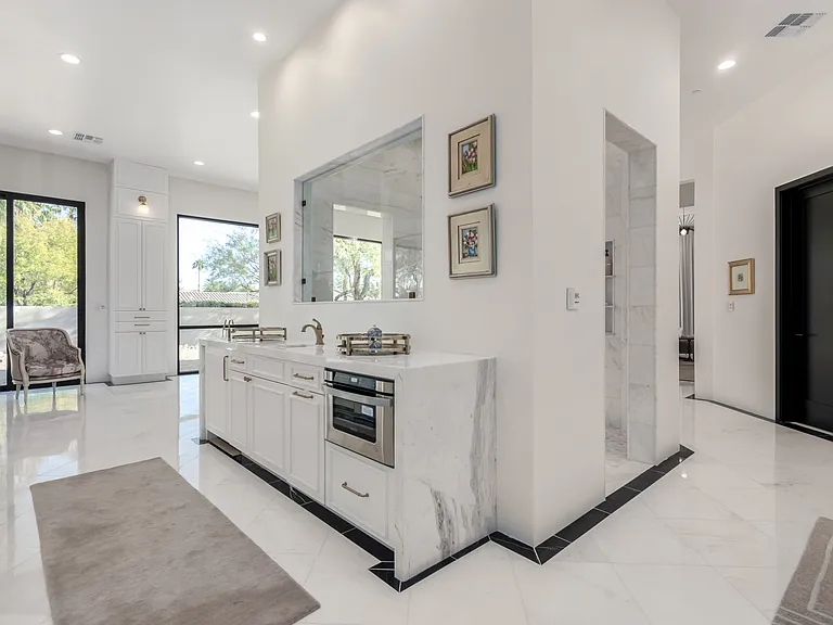 N 65th Pl — Photo 14