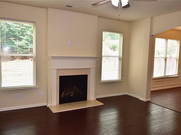 4th image of 255 Highland Village Ln