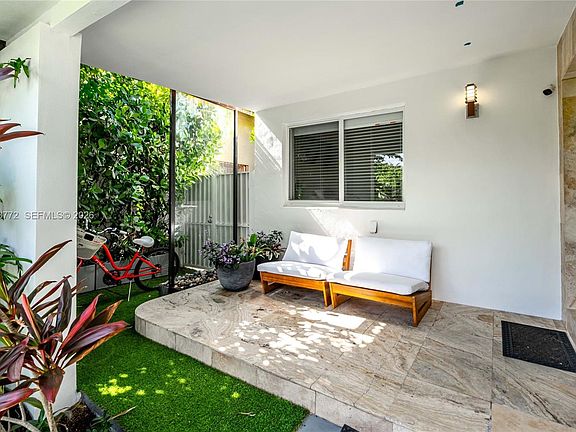 5th image of 1360 SW 16th St