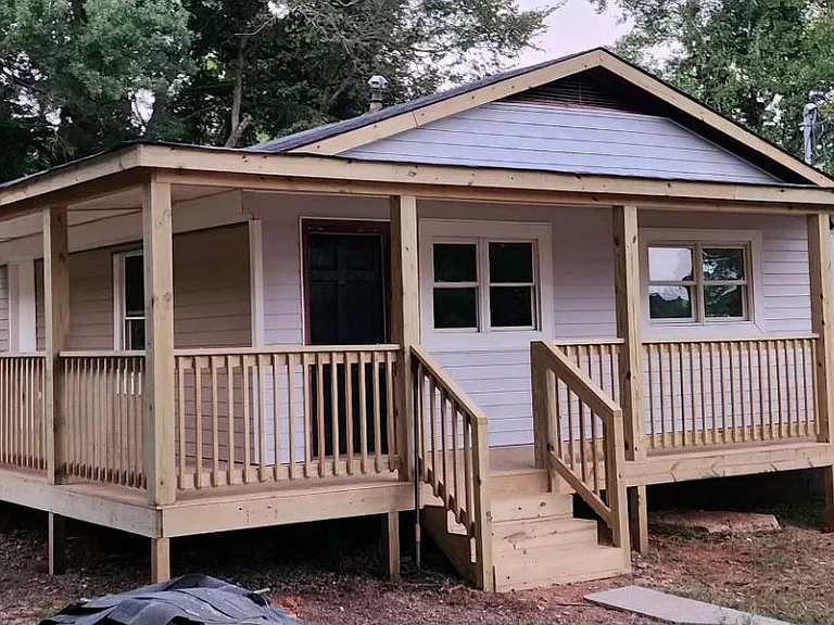 910 Hill Ter — Photo 1
