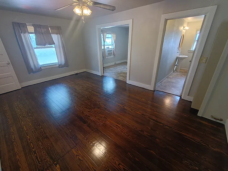 542 S Huttig Ave #A — Photo 8