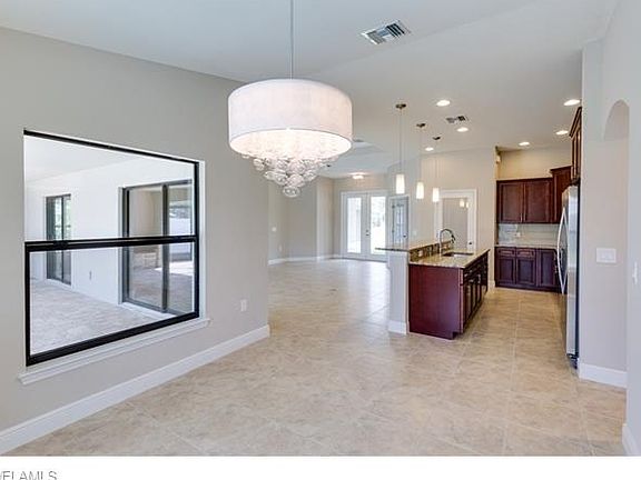 3rd image of 4437 SW 15th Ave