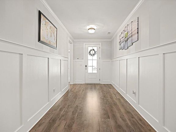 3rd image of 307 Amber Oak Dr