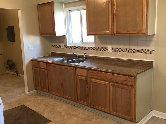 4th image of 4604 Raymond Ave