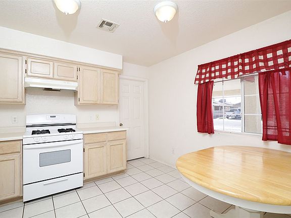 5th image of 166 E Los Valles St