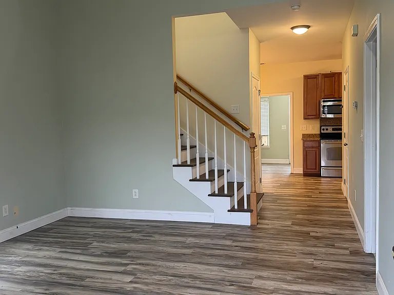 115 Cromer St — Photo 2