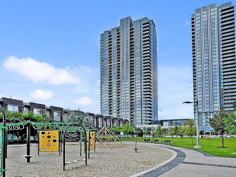 255 Village Green Sq #808 — Photo 42