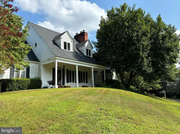 10024 Colvin Run Rd, Great Falls, VA 22066