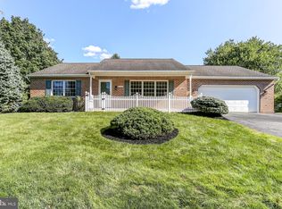 208 E 6th St, Lititz, PA 17543