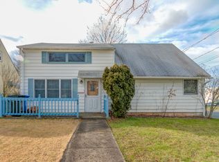 65 Washington Ave, Iselin, NJ 08830
