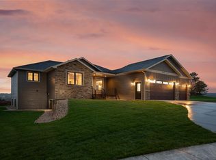 6031 Cloud Peak Dr, Rapid City, SD 57702