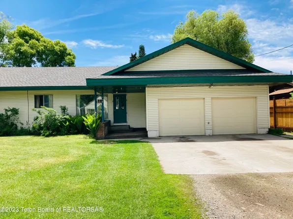 186 E 2nd Ave, Afton, WY 83110