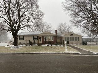 19 Barnes St, Smithfield, RI 02828