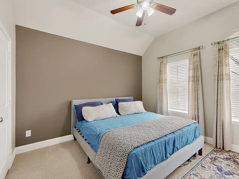 Fifth Bedroom - Upstairs