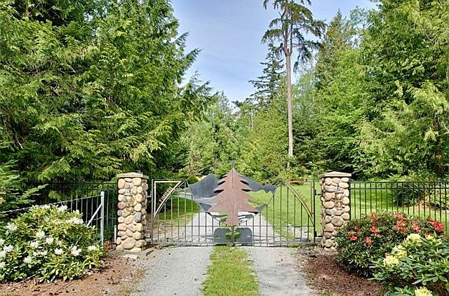 Timberfalls Gate