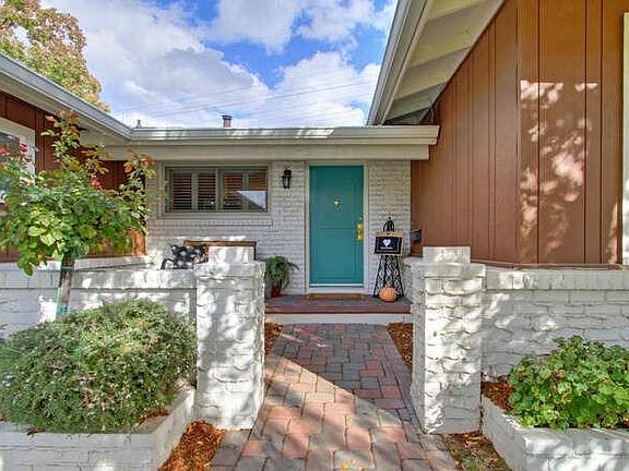 5th image of 8421 Hollins Ct