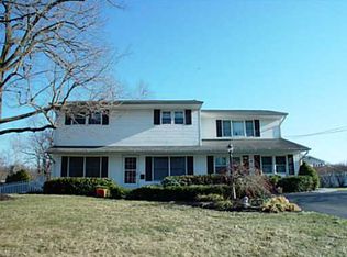 4 Hastings Rd, Kendall Park, NJ 08824