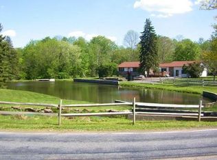 2498 Mountain Rd, Stroudsburg, PA 18360