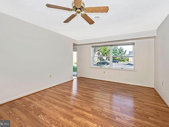 5th image of 100 Chapel Ct Unit 102