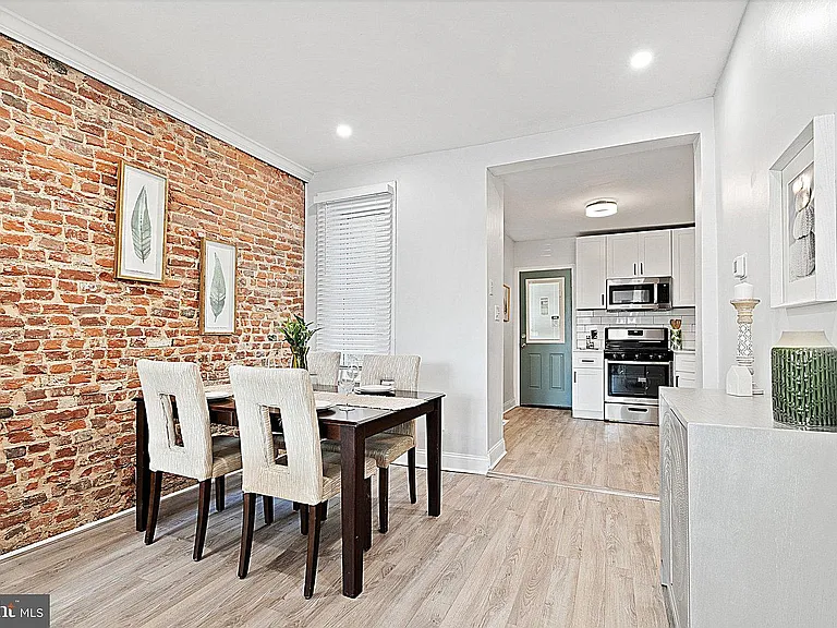 219 E Phil Ellena St — Photo 4