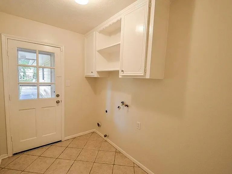 25602 Oakhurst Dr — Photo 10