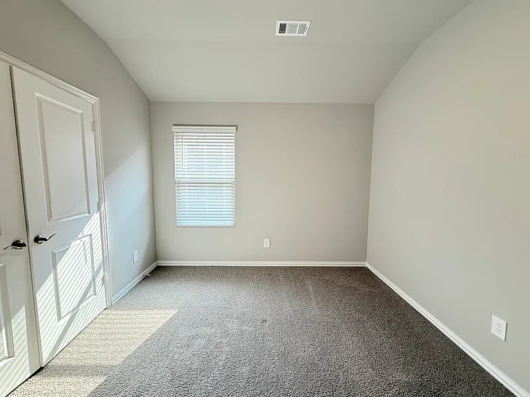 2215 Gustavus Dr — Photo 9