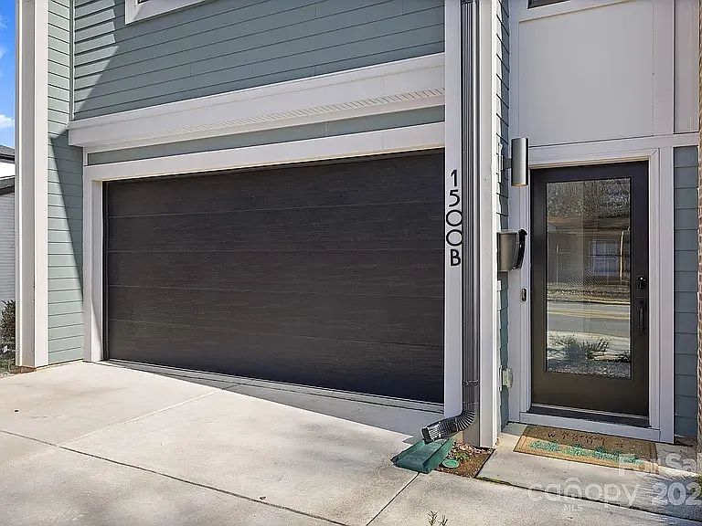 Building Photo - 1500 Hawthorne Ln #B