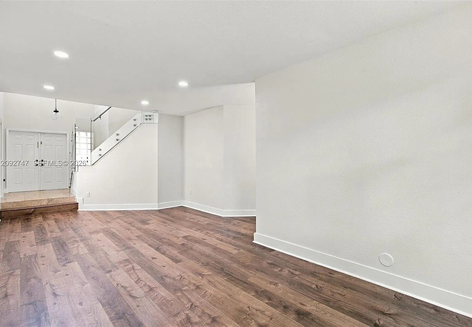 4 bed, 2.5 bath, 1869 sqft, $4,500 — Photo 2
