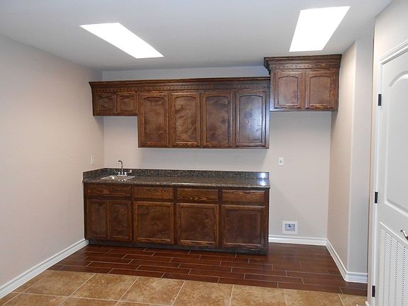 5th image of 1222 E Adams Ave