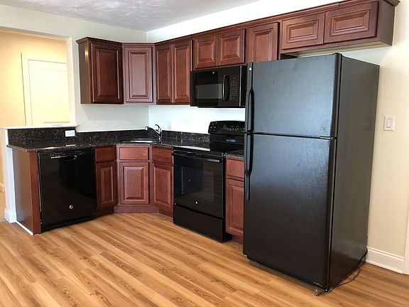 3rd image of 245 Willard St APT 3