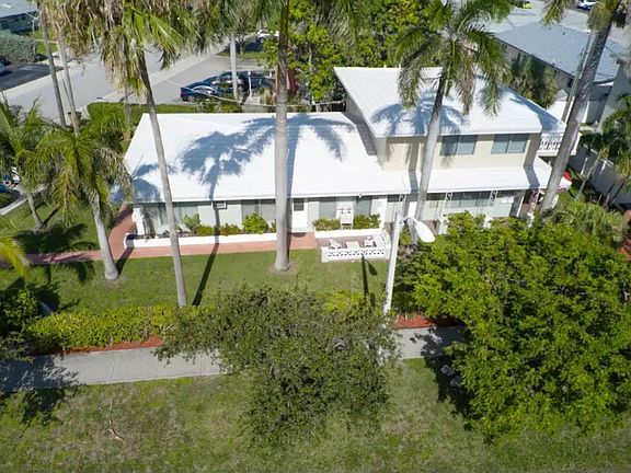 Beautiful place for the family. Close to shopping, restaurants, 
entertainment and the beach.