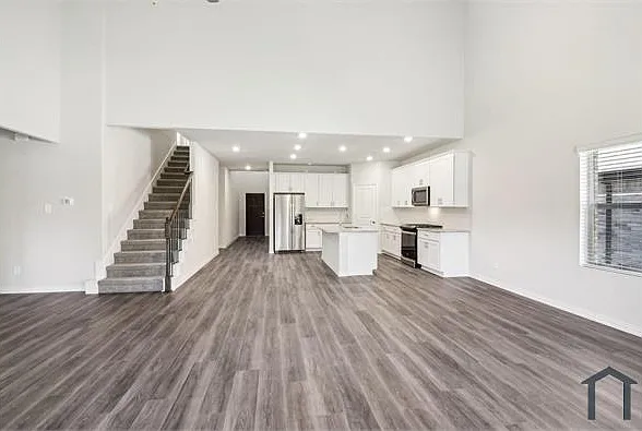 701 Easthill Dr — Photo 29