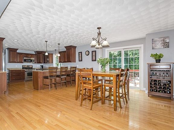 5th image of 140 Prospect Hill Dr