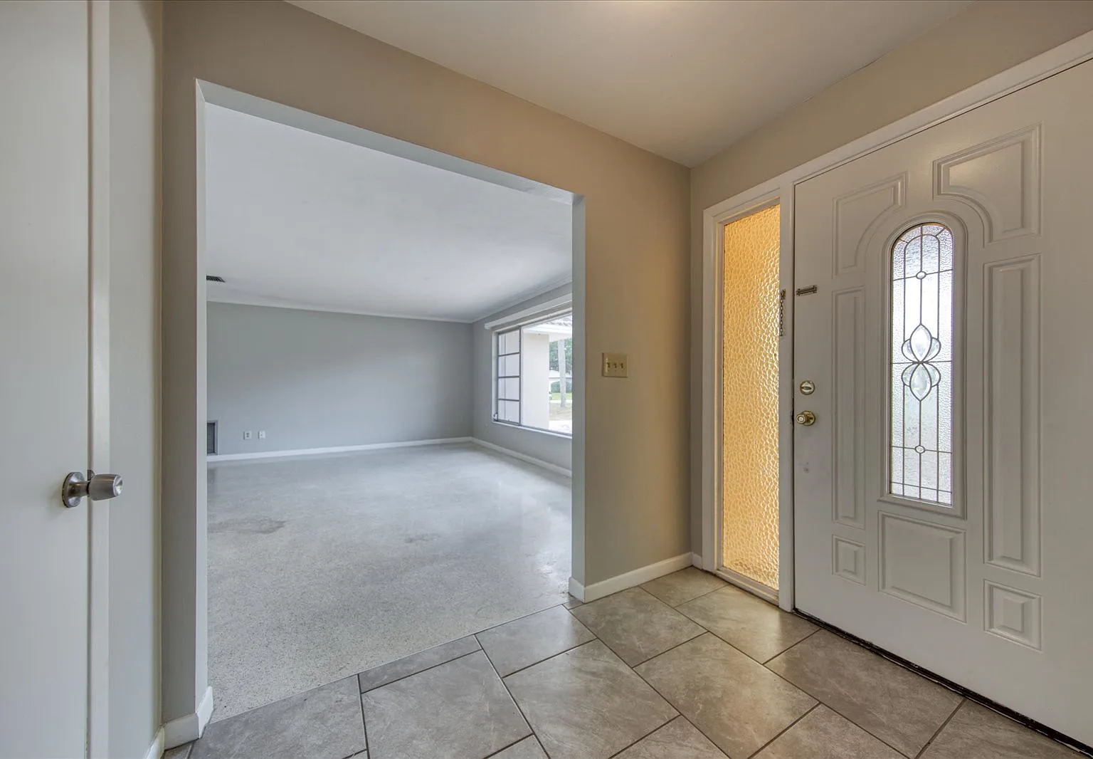 3 bed, 2300 sqft, $2,700 — Photo 4
