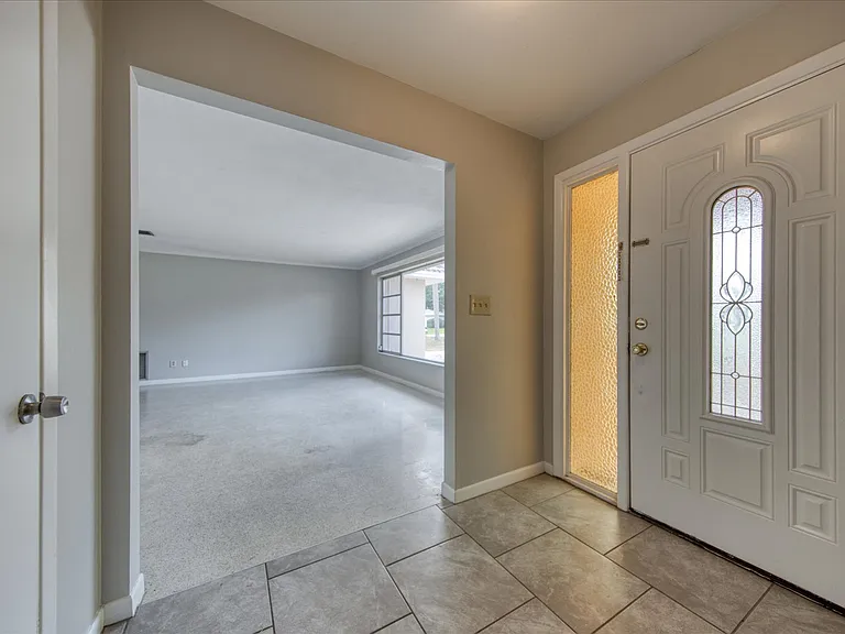 1901 Dolphin Dr — Photo 4
