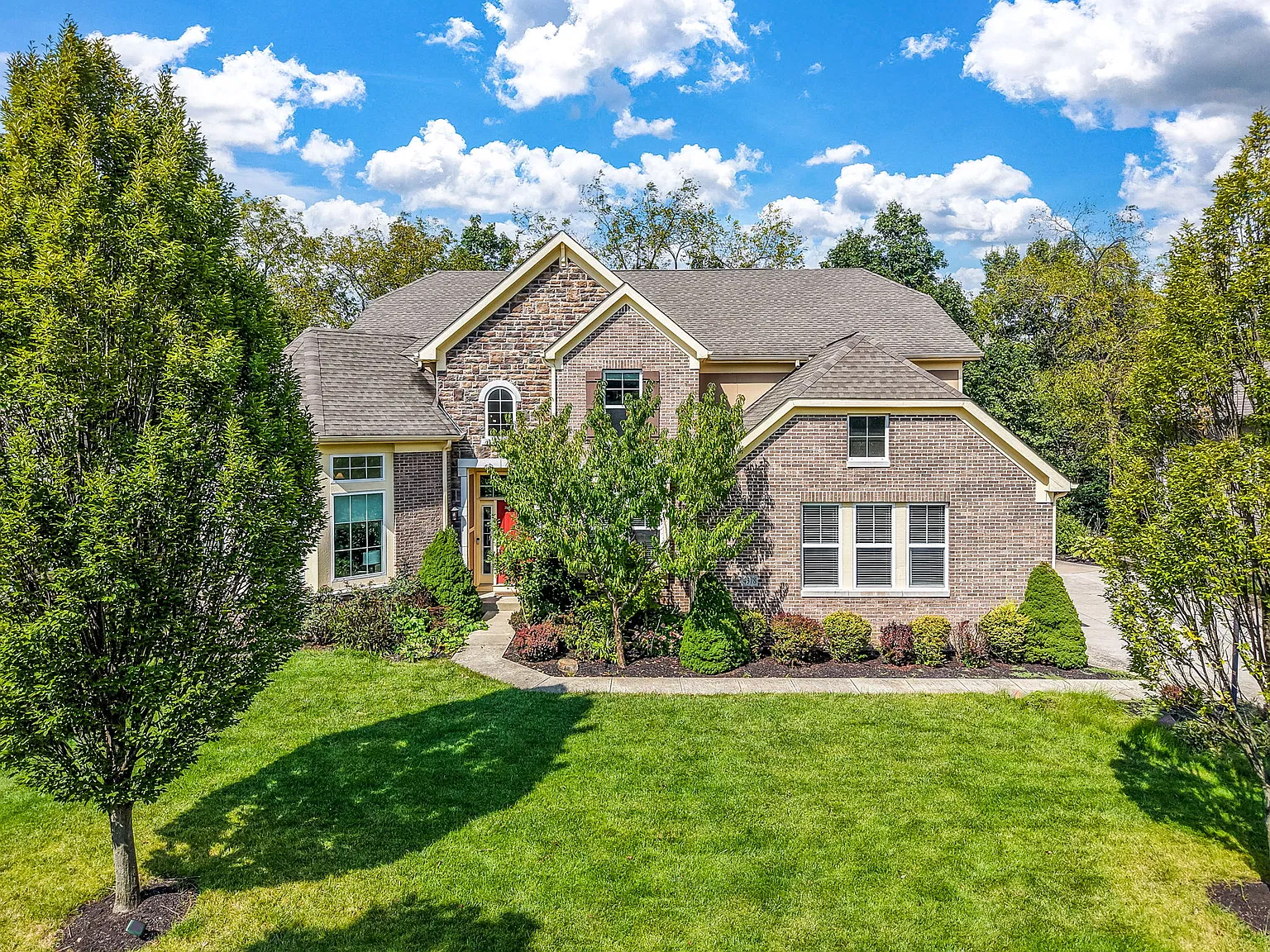 5 bed, 5.5 bath, 3946 sqft, $4,895 — Photo 2