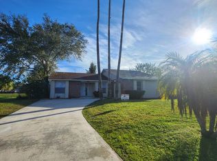 28 S Flag Dr, Kissimmee, FL 34759
