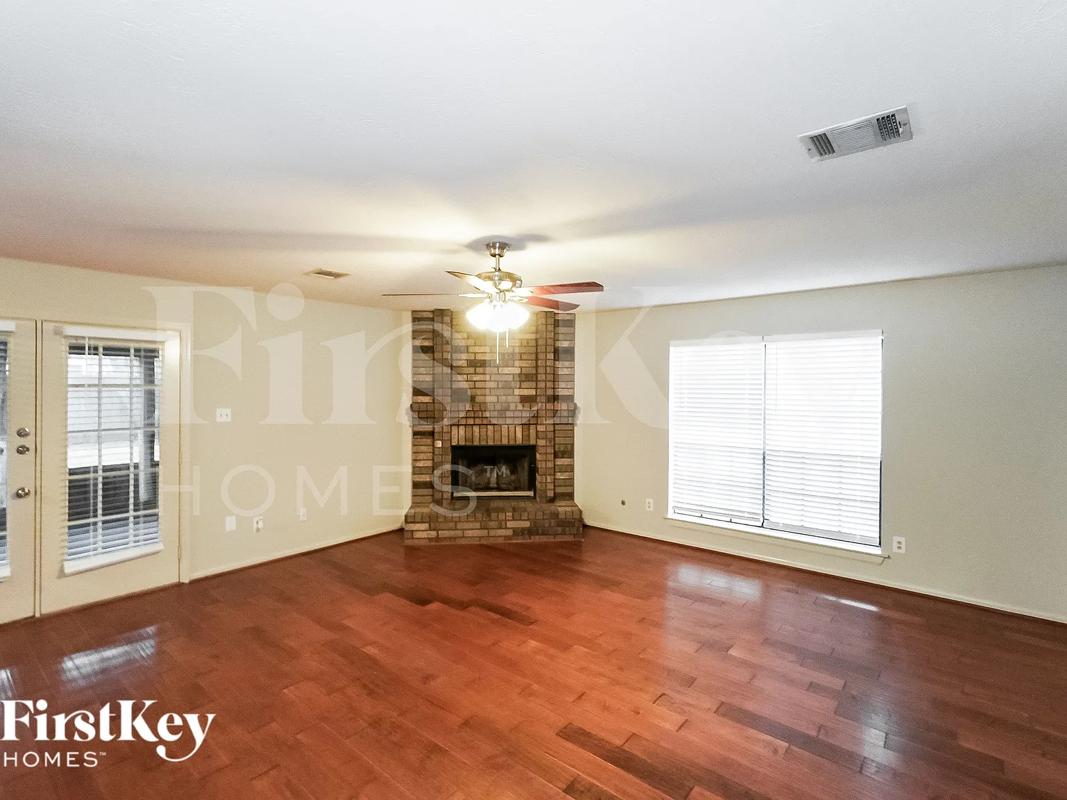 4 bed, 2.5 bath, 2528 sqft, $2,445 — Photo 3
