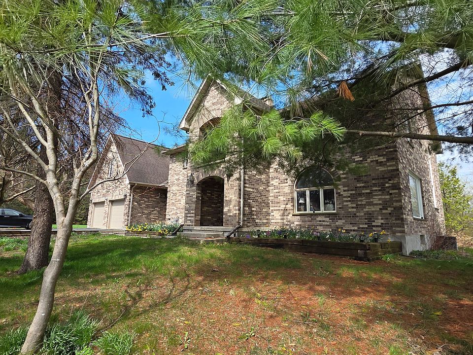 1st image of 1496 Sunningdale Rd E