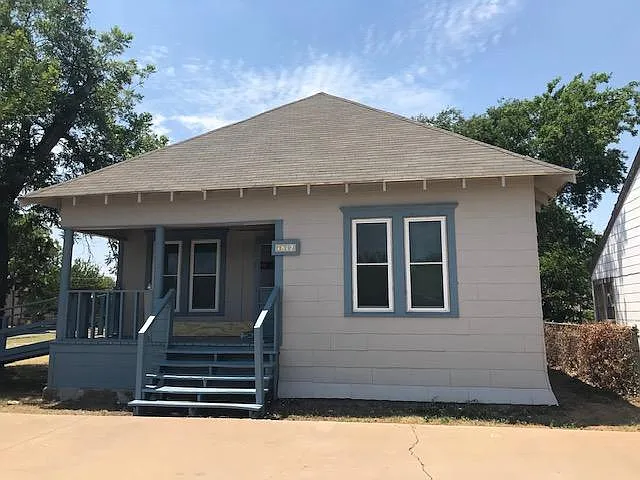 1812 Kemp Blvd — Photo 2