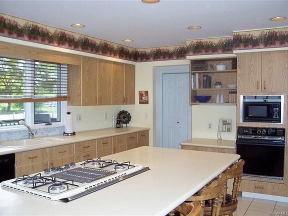 5th image of 62 Lincoln Ave E