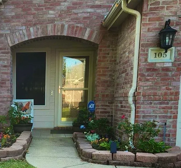 105 Fieldwood Ct — Photo 5