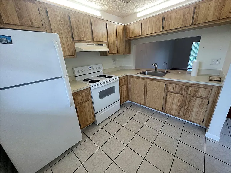 143 NW 93rd Ave #202 — Photo 3